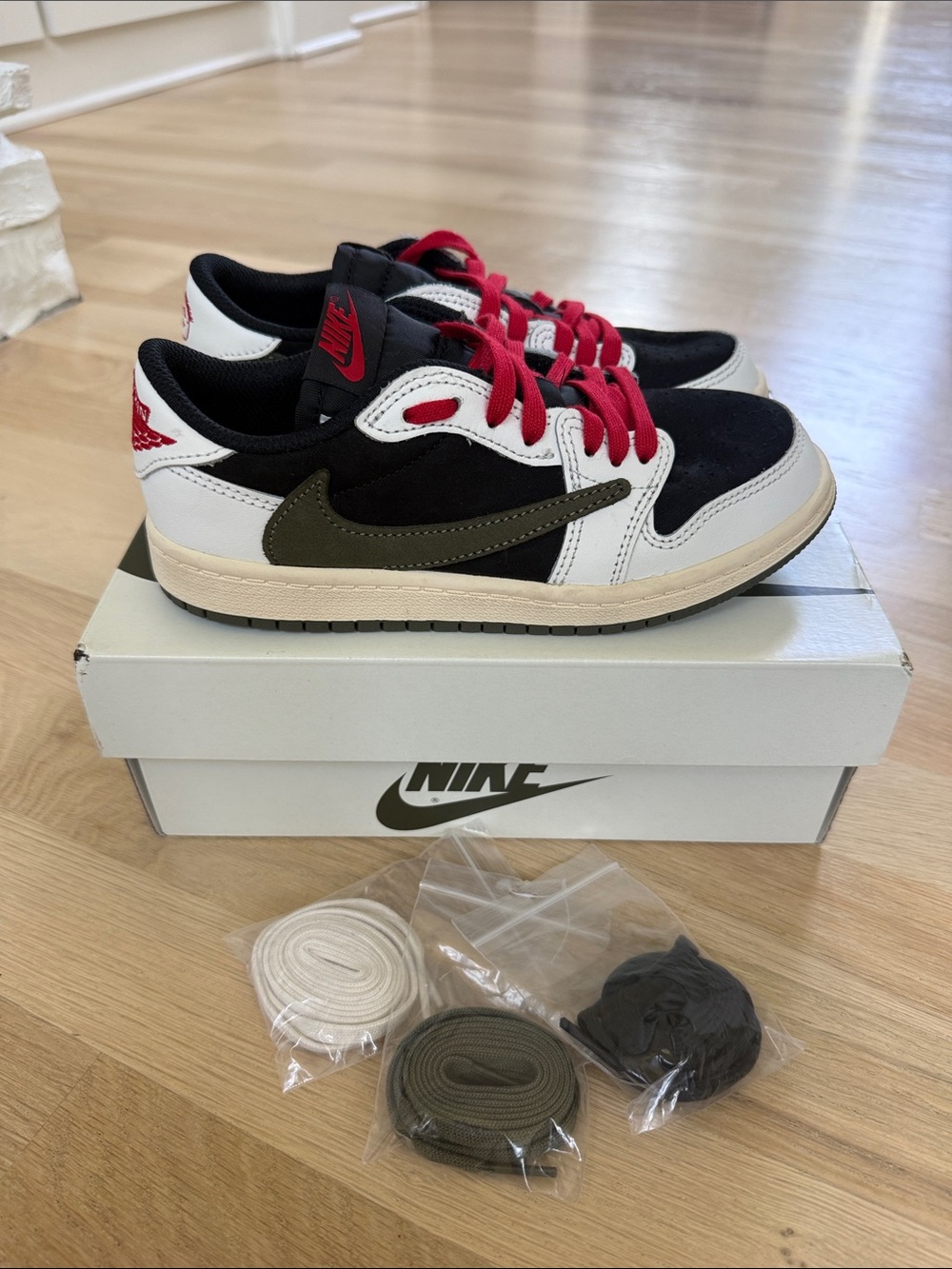 Nike Kids Low-Top Sneakers in Black, White, Olive & Red